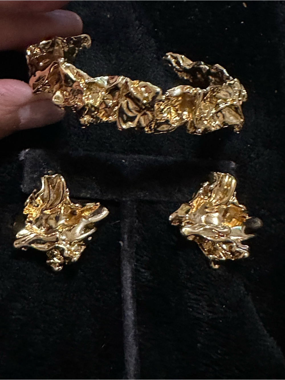 AMBER SCEATS original Gold Sculpted Cuff Bracelet/matching Earrings 3 Piece SET